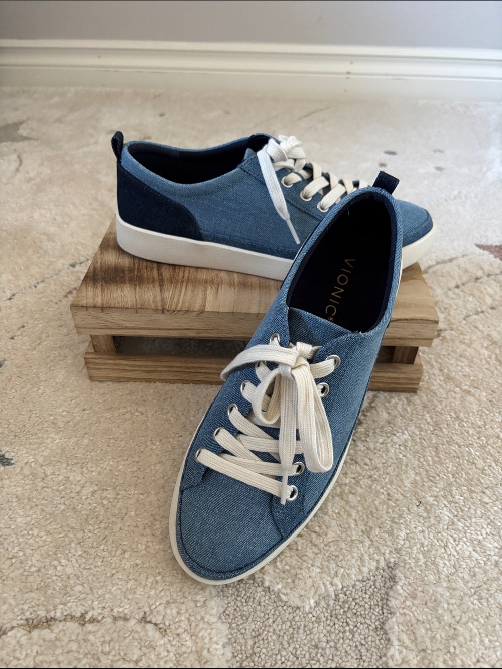 Vionic Winny Sneaker in Two-Tone Denim